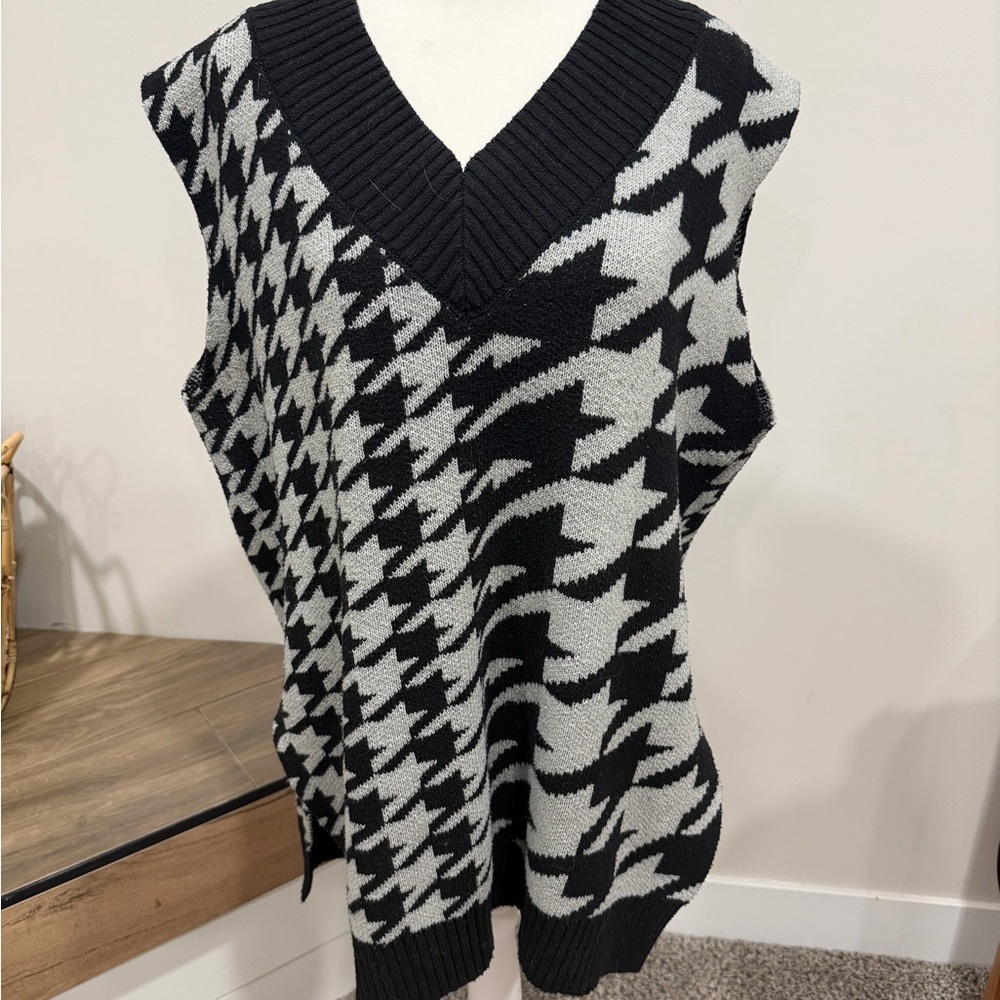 Promesa Black and Gray V-Neck Sweater